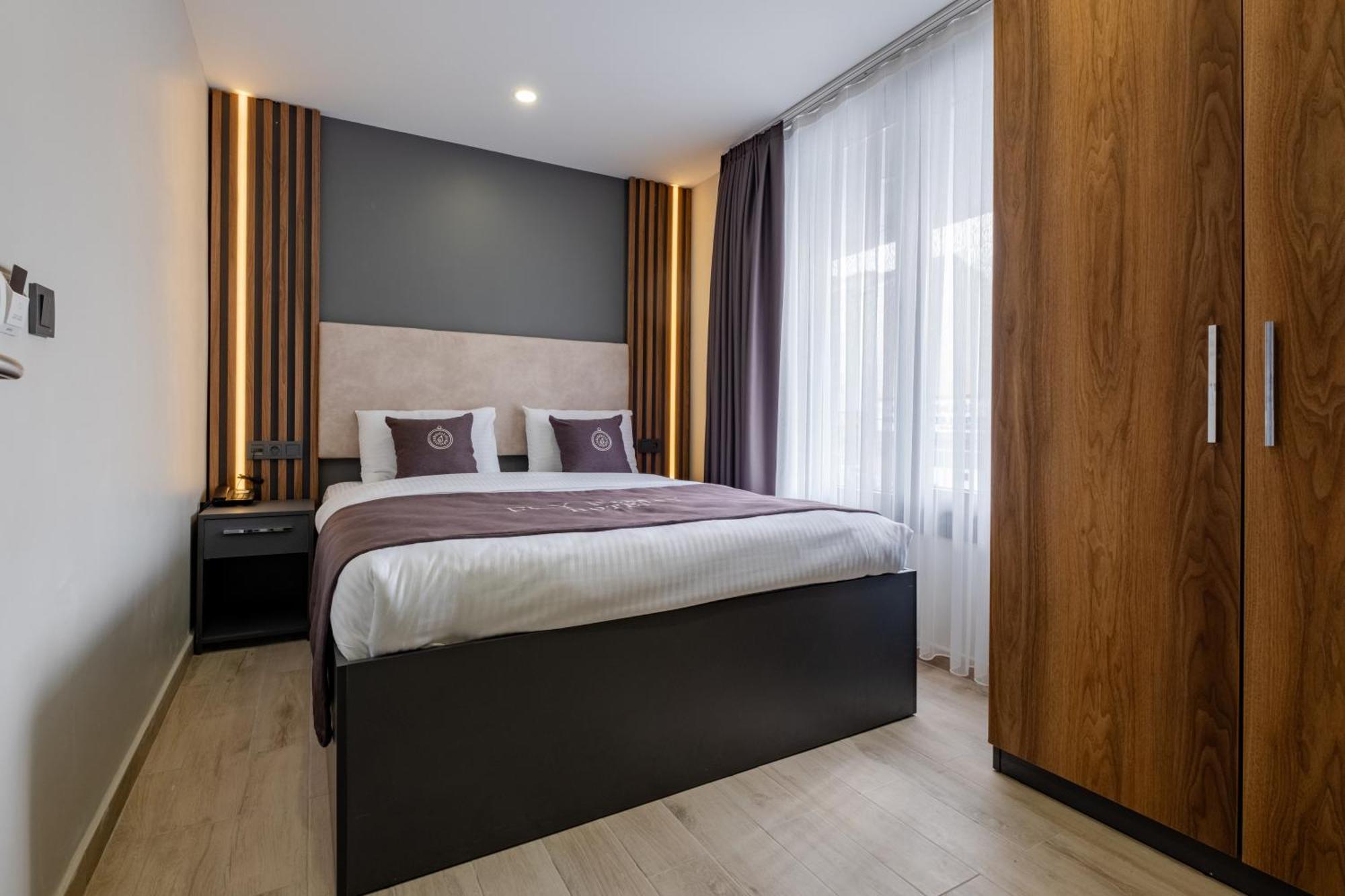 Fly Point Airport Hotel Arnavutkoy Buitenkant foto